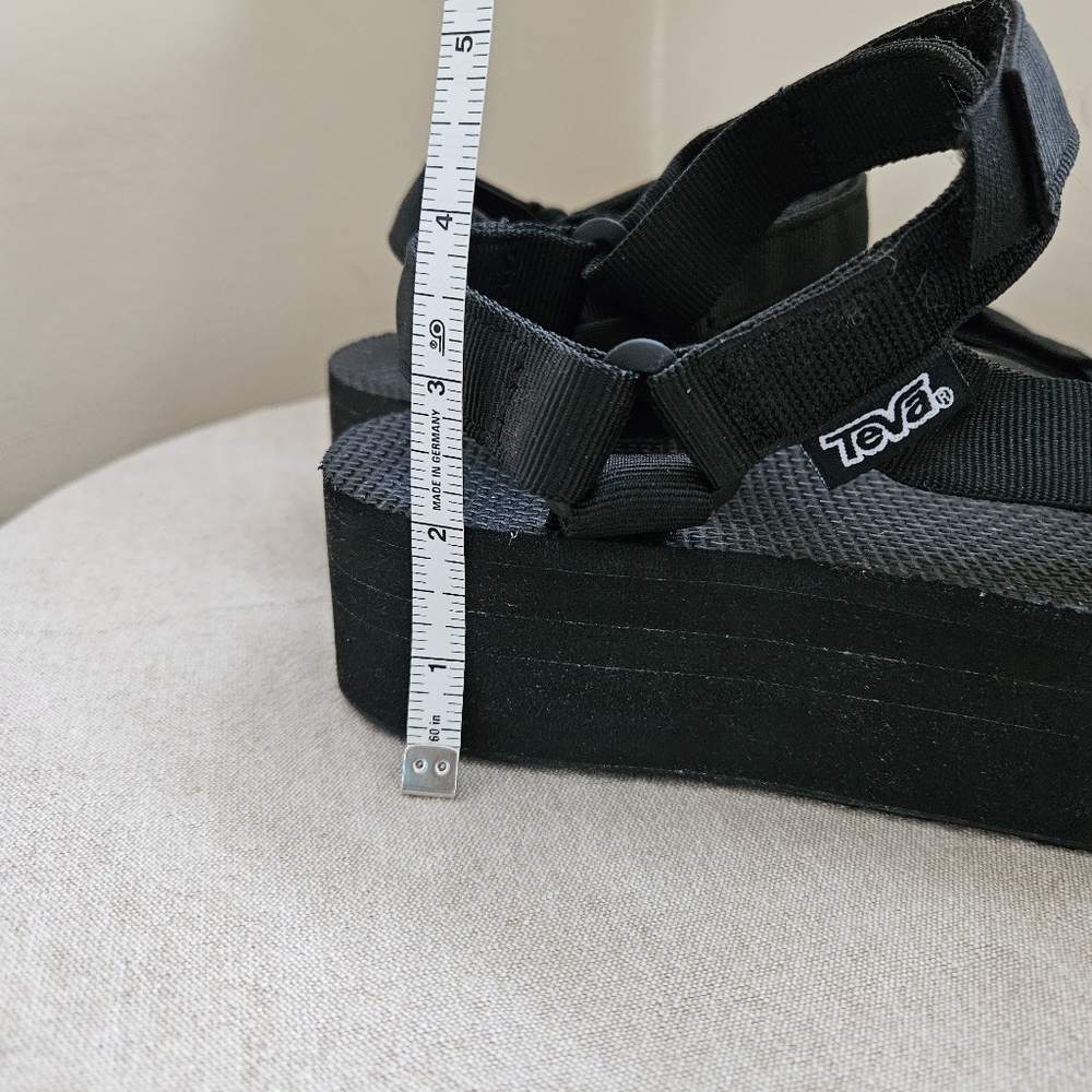 Teva Flatform Universal Sandal Size 9. - Picture 9 of 9